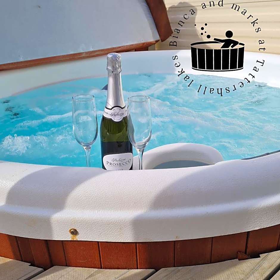 Bianca and marks 8 berth Caravan with Hot tub