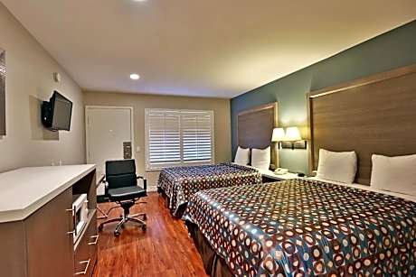 Deluxe Queen Room with Two Queen Beds
