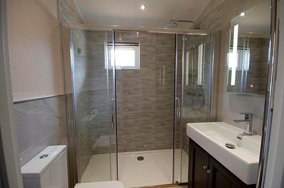 Hollicarrs - Lilypad Lodge