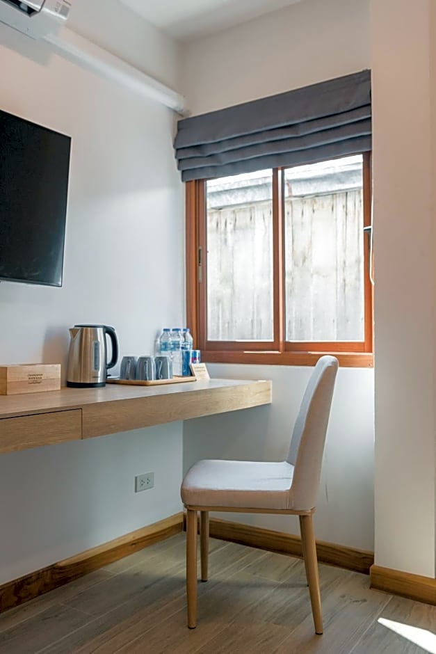 Chiangkhan River Walk Hotel