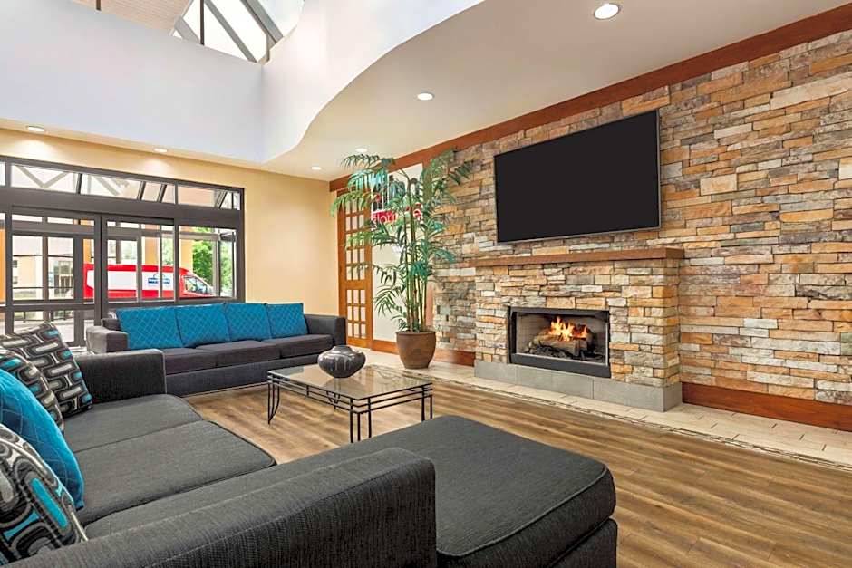 Days Hotel by Wyndham Allentown Airport / Lehigh Valley