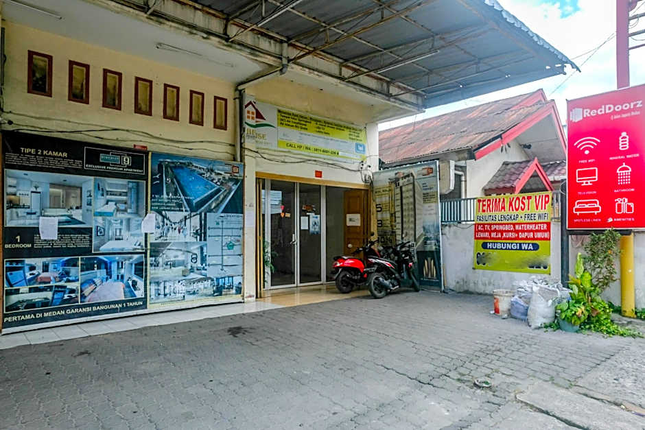 RedDoorz @ Jalan Japaris Medan