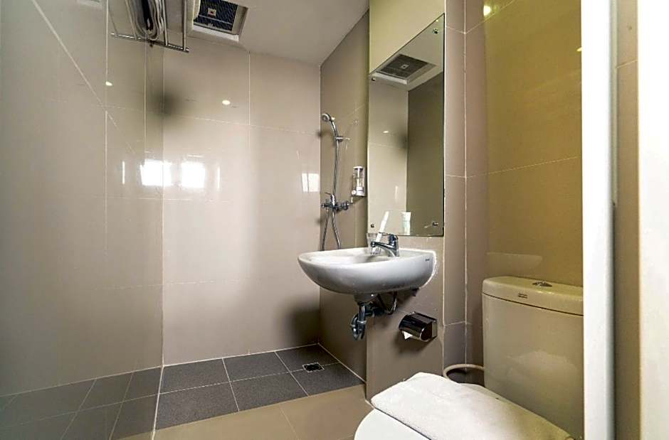 CREW EXPRESS Hotel