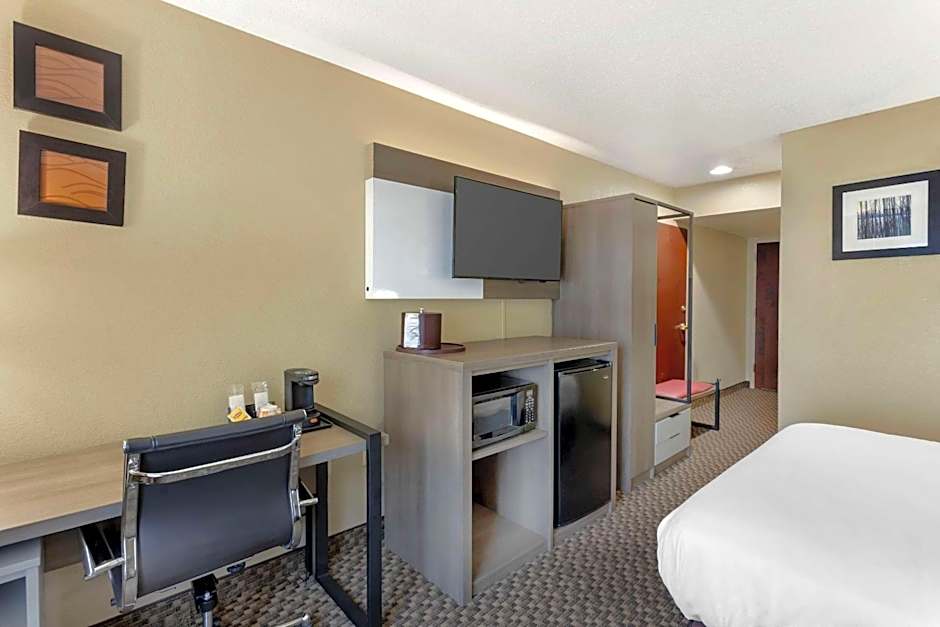 Comfort Inn & Suites Carneys Point