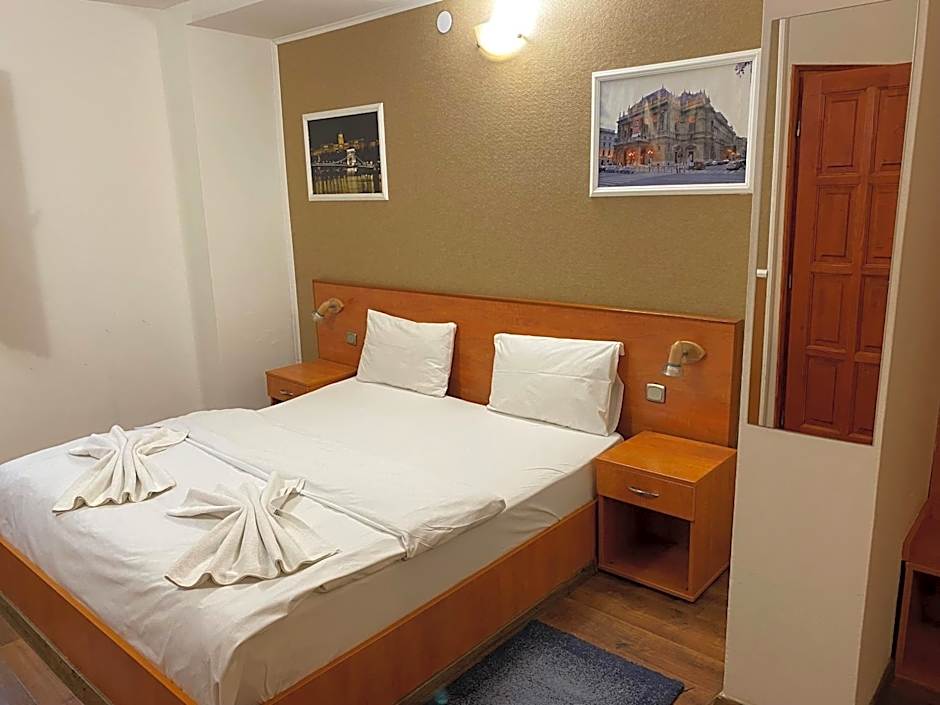 Easy Star Hotel