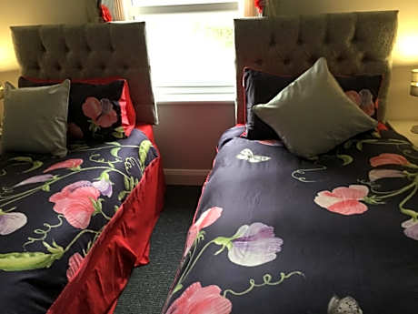 Family Room (2 Adults + 2 Children)