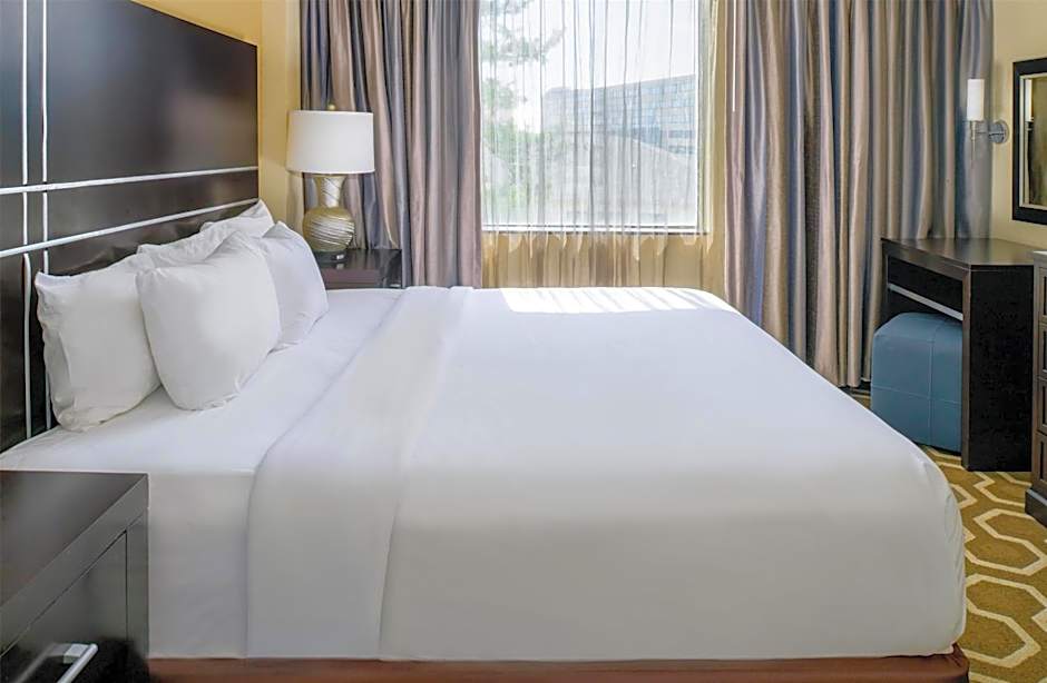 Embassy Suites By Hilton Hotel St. Louis-Airport