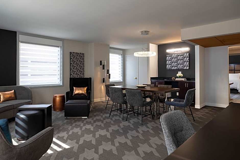 Renaissance Des Moines Savery Hotel