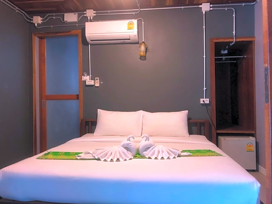 The Noi Guesthouse and Restaurant