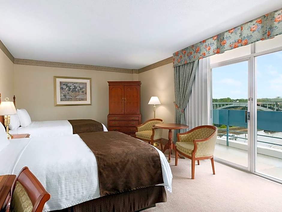 Travelodge by Wyndham Niagara Falls Fallsview