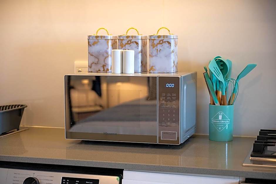 Hugos Seaside Haven E210