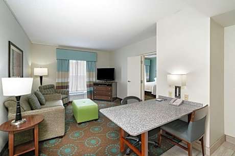 One-Bedroom Queen Suite with Two Queen Beds - Non-Smoking