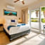 Hotel & Suites El Moro