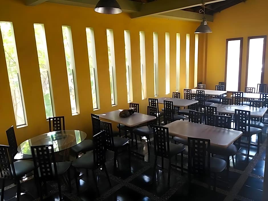 RedDoorz Plus @ Otista Garut