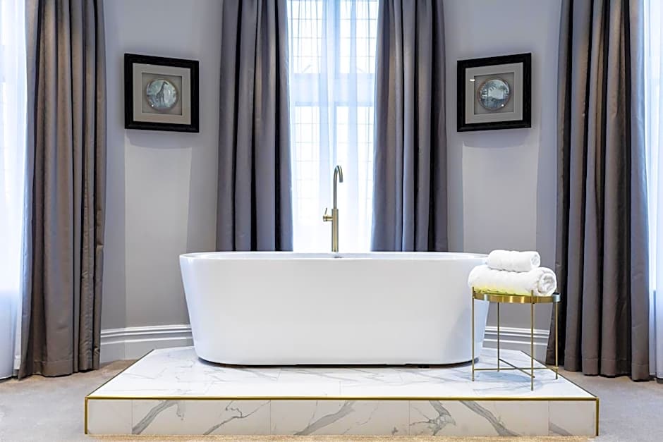 Lanelay Hall Hotel & Spa