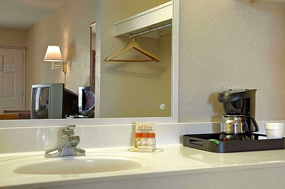 Days Inn by Wyndham Apple Valley Sevierville