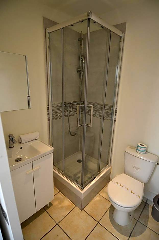 STUDIO CASSIN - next to tramway line 2 near airport