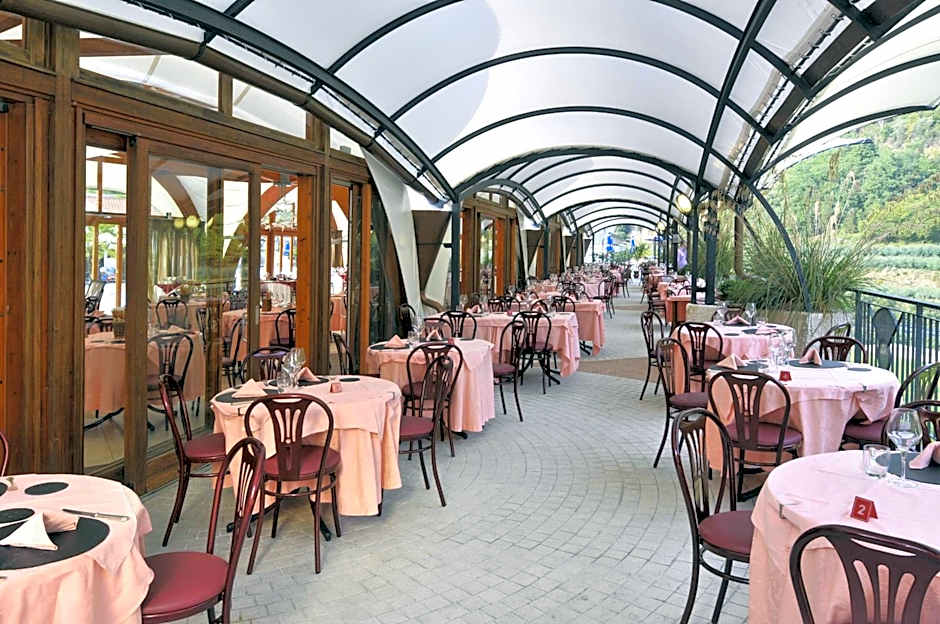 Hotel Lago Bin