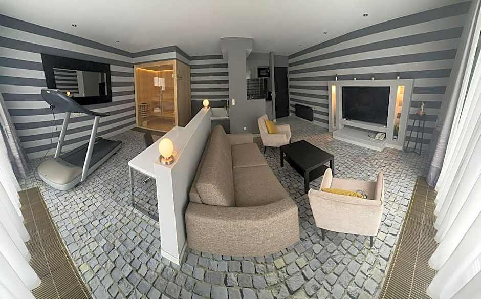 SL'otel im Parforcehaus