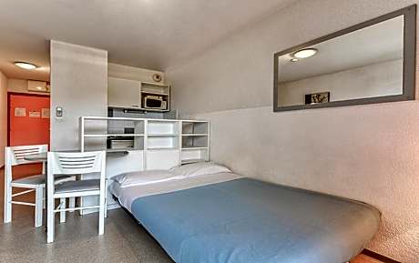 Studio (2 Adults)