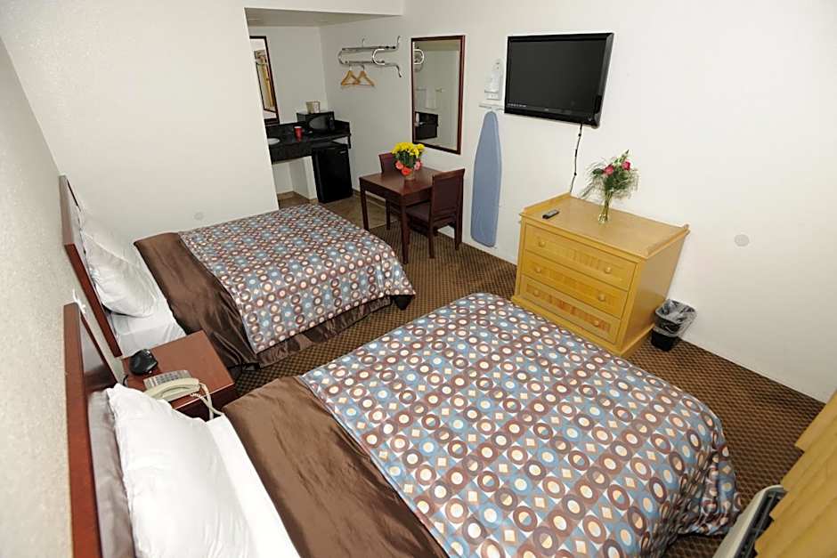 Photo 1 of 4 of 2 Double Beds, Smoking