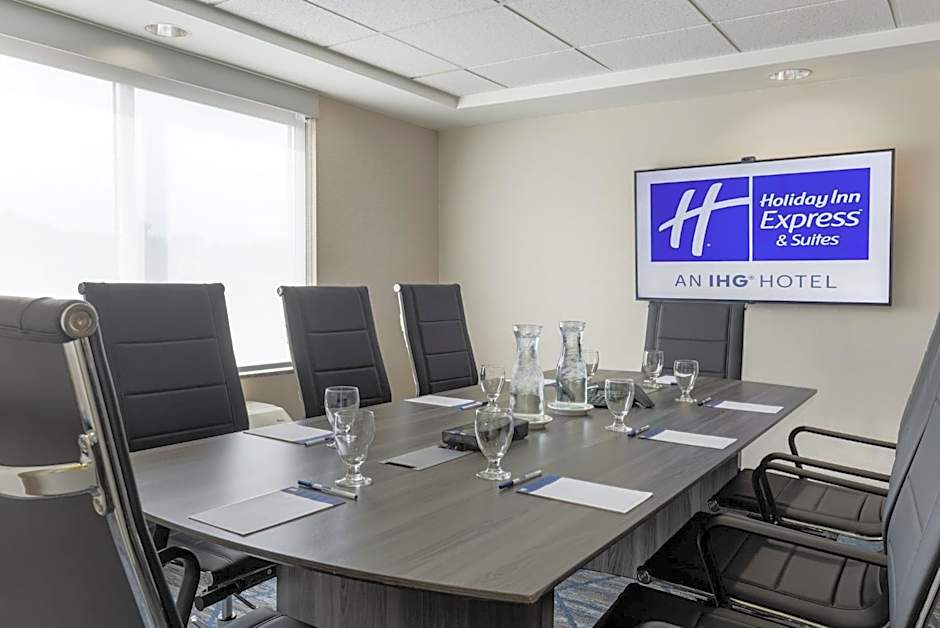 Holiday Inn Express & Suites Ottawa East-Orleans By IHG