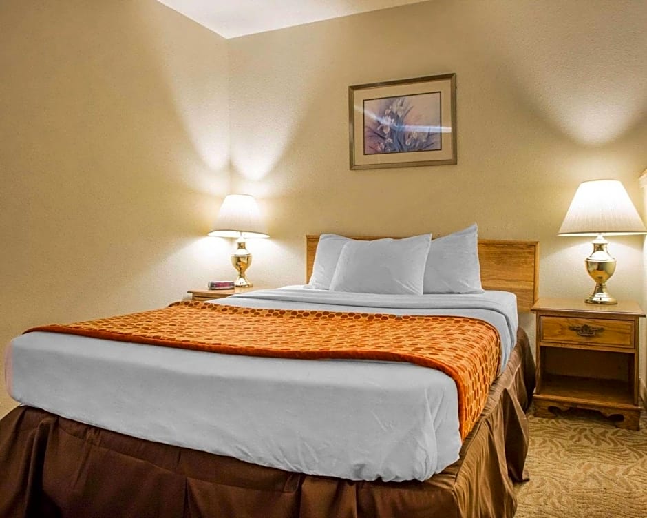 Econo Lodge Inn & Suites Stevens Point