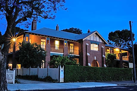 Old Parkes Convent