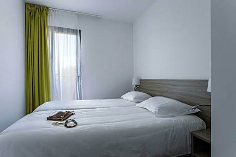 Privilege Suite ( 8 adults)