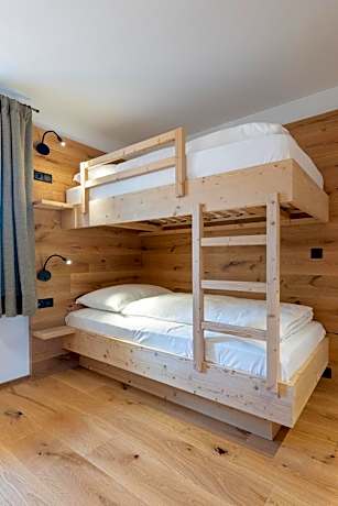 Apartment with Mountain View