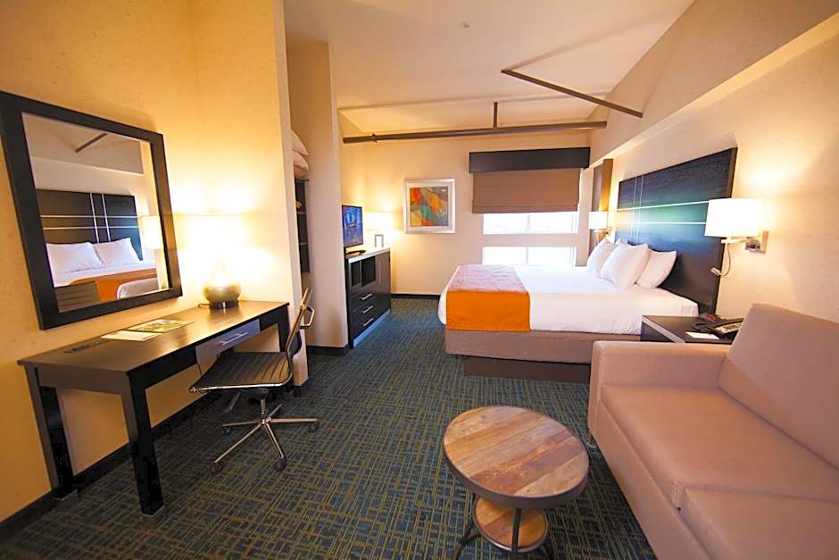 Photo 1 of 4 of Deluxe 1 King Bed