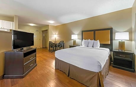 Studio with 2 Queen Beds - Disability Access - Non-Smoking