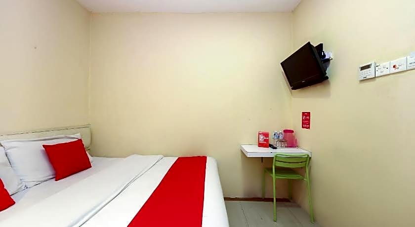 OYO 479 the green hotel