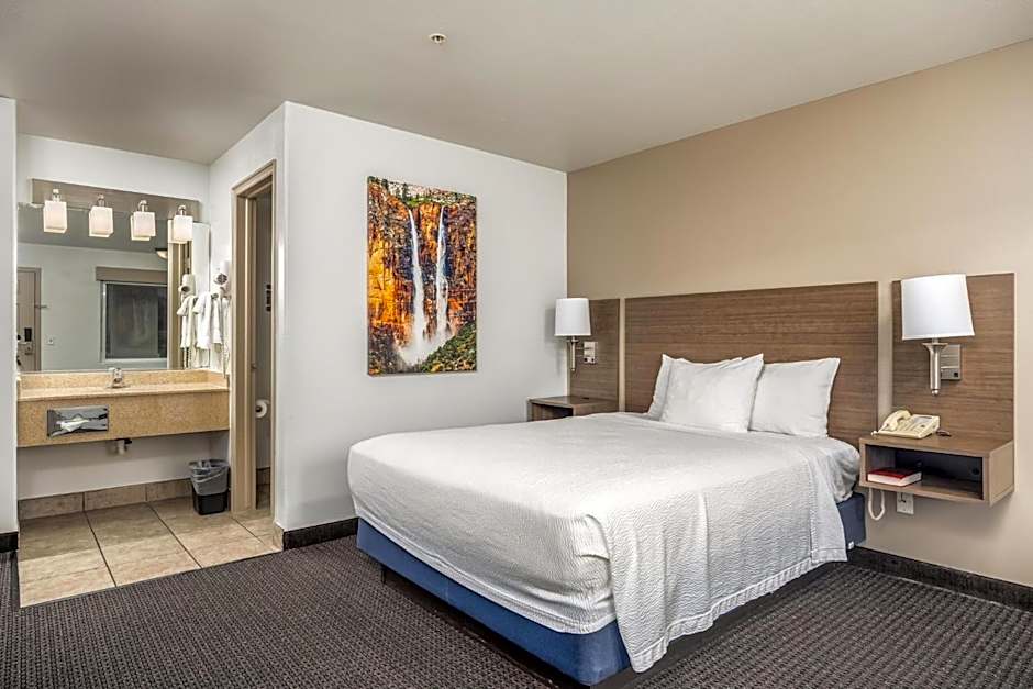Photo 1 of 6 of Business 1 Queen Bed