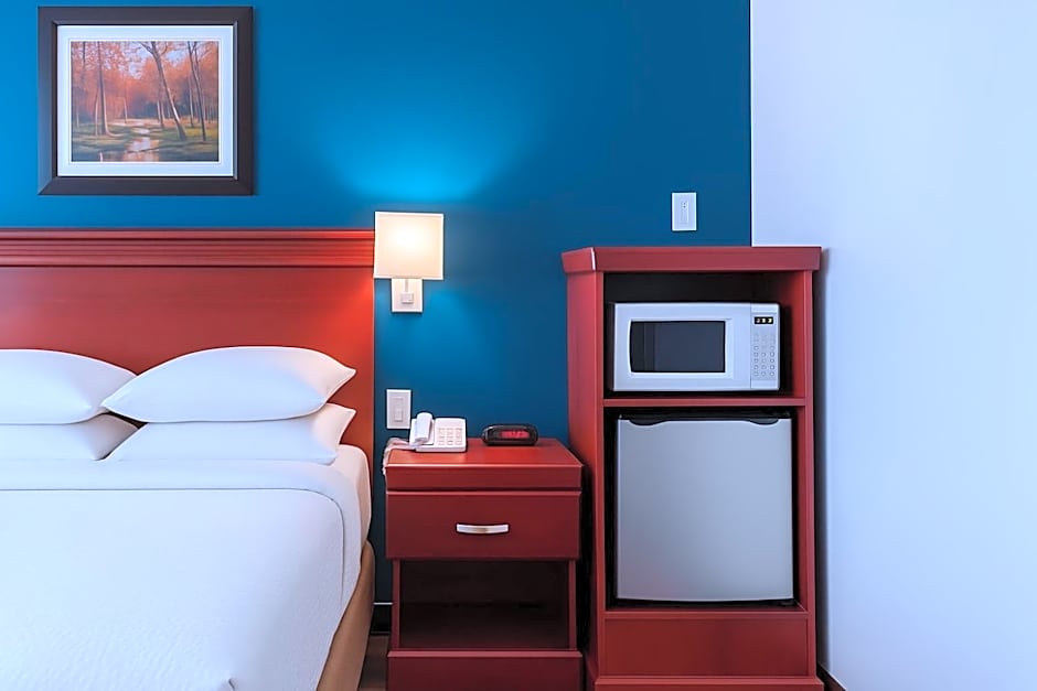 Premier Inn & Suites - Downtown Hamilton Hotel