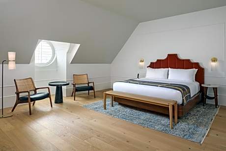 Junior King Suite with City View