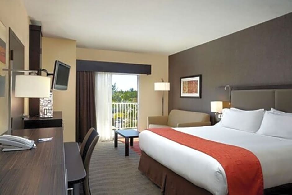 Holiday Inn Express Naples Downtown 5th Avenue By IHG