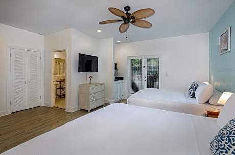 Cabana Deluxe King Suite