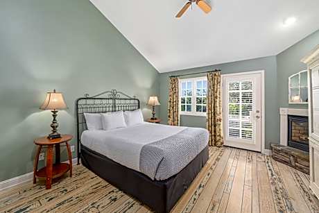 Deluxe King Suite