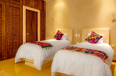 Queen Suite with Pool View