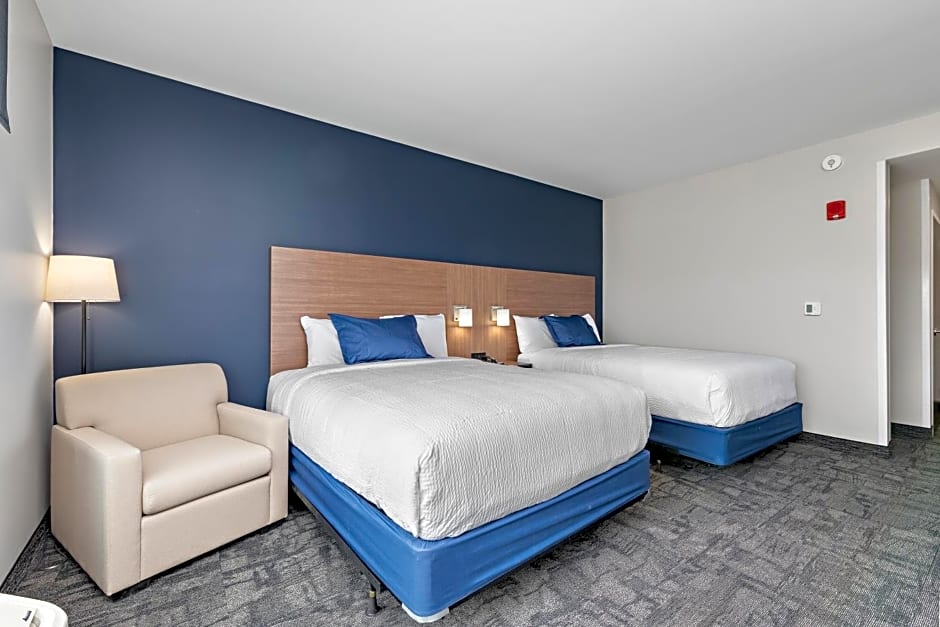 Holiday Inn Express Kansas City North Parkville, an IHG Hotel