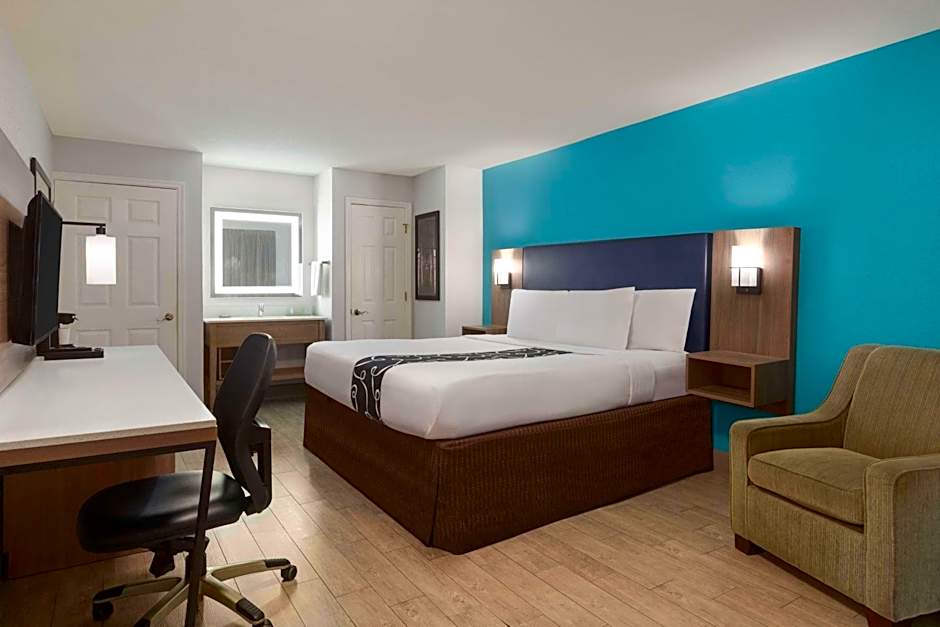 La Quinta Inn & Suites by Wyndham Oceanfront Daytona Beach