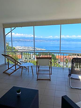 One-Bedroom Apartment with Sea View