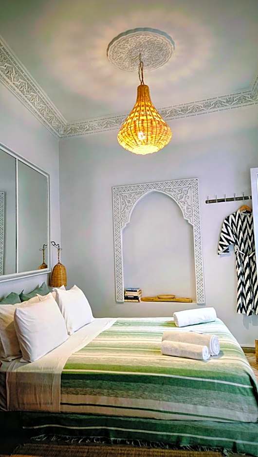 Riad Laly Tourisme Eclairé Le bijou de la medina