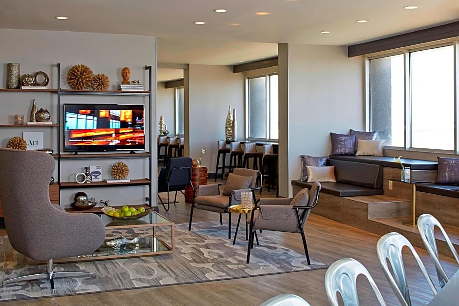 Renaissance St. Louis Airport Hotel