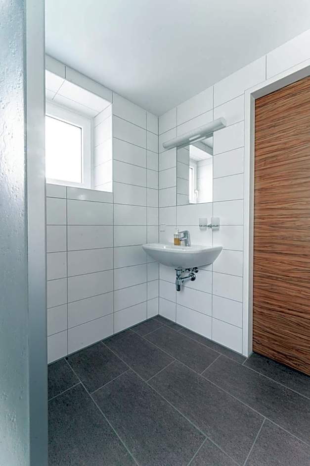 Karlingerhaus Hotel Hostel Home