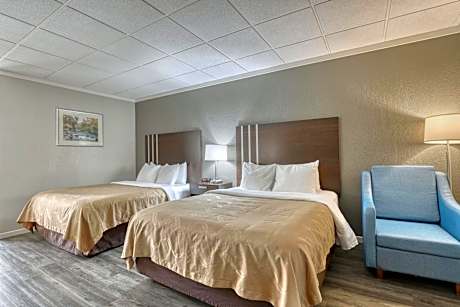 Queen Room with Two Queen Beds - Pet Friendly/Non-Smoking