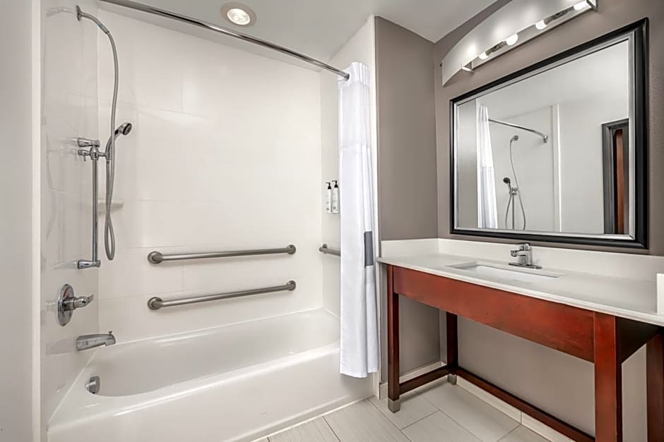 City Express by Marriott Spring