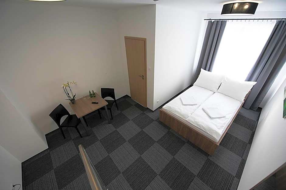 Hostel SMS FREE PARKING