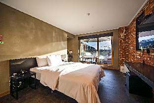 B&F Hotel